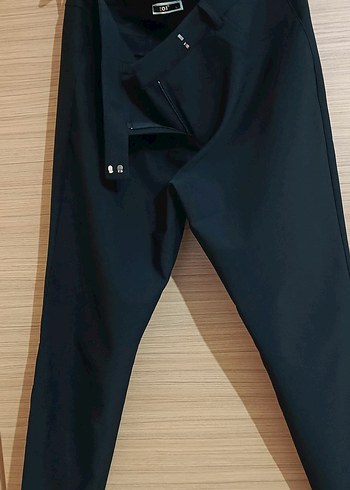 Kadın Siyah Kumaş Kemerli Pantolon - Görsel 2