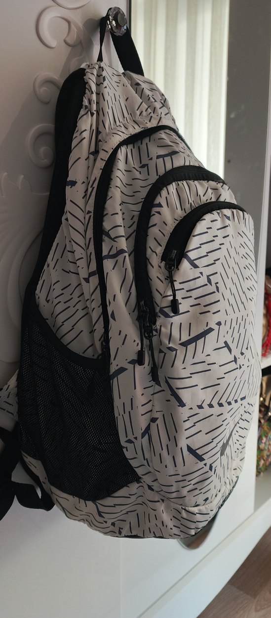 Beyaz Desenli Sırt Çantası - Görsel 3