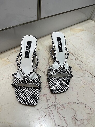 ZARA TERLİK
