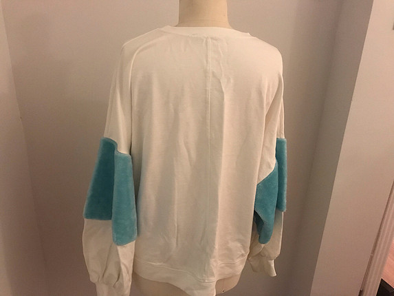 Zara Peluş detaylı sweatshirt