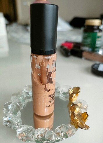  Beden Renk Mac pro longwear concealer