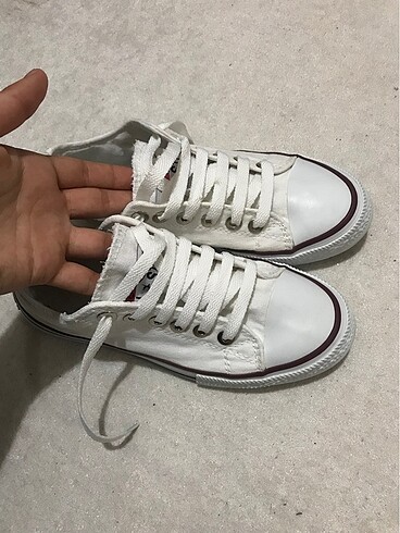 38 Beden beyaz Renk Converse ayakkabı