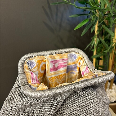 Beden gri Renk El örgüsü astarlı clutch çanta. Marka temsilidir.