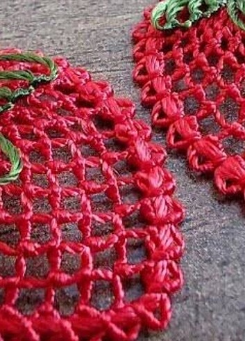  Beden kırmızı Renk Çilekli iğne motifleri