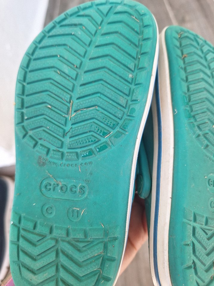 Crocs orginal cocuk terliği c-11 28 - 28.5 denk geliyor. - Görsel 5