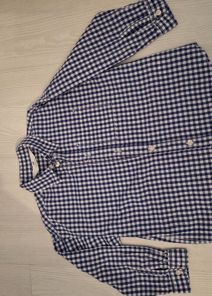 Erkek cocuk mavi beyaz kareli H&M  gomlek 4-5 yas - Görsel 2