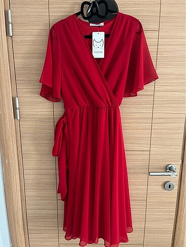 36 Beden Kırmızı Tül Elbise