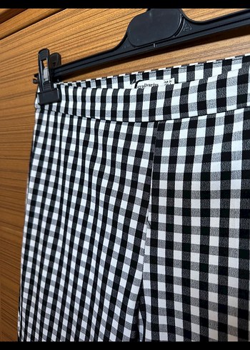 Stradivarius Kadın Ekose Desenli Kumaş Pantolon - Görsel 2