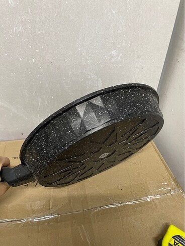  Beden Taç 28 cm Granit Döküm Tava