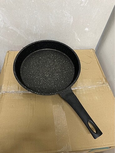  Beden siyah Renk Taç 28 cm Granit Döküm Tava