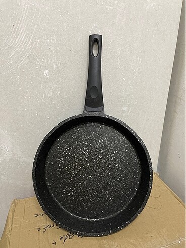 Taç 28 cm Granit Döküm Tava