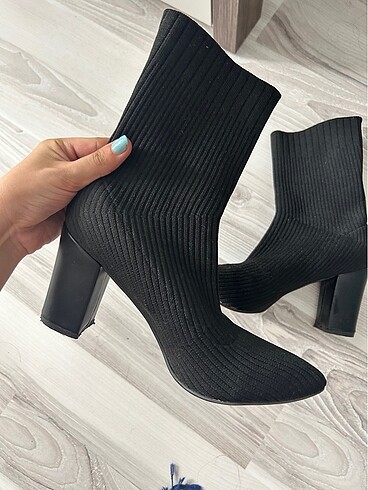 37 Beden siyah Renk ZARA MODEL ÇORAP BOT / ÇORAP ÇİZME