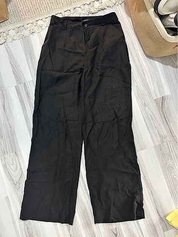 40 Beden siyah Renk TRENDYOLMILLA SİYAH KUMAŞ PANTOLON 40 BEDEN