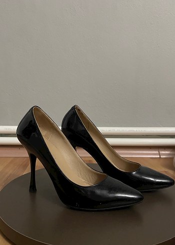 Derimod Siyah parlak stiletto topuklu ayakkabı