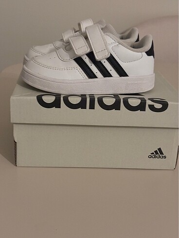 22 Beden beyaz Renk Adidas bebek ayakkabı orijinal