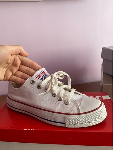 Kısa Beyaz Converse