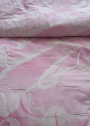 Çocuklar için Pembe Batik Desenli Yatak Örtüsü
