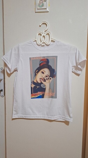 BLACKPINK Jennie logolu tişört 