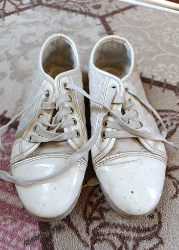 Beyaz Bağcıklı Kadın Sneakers
