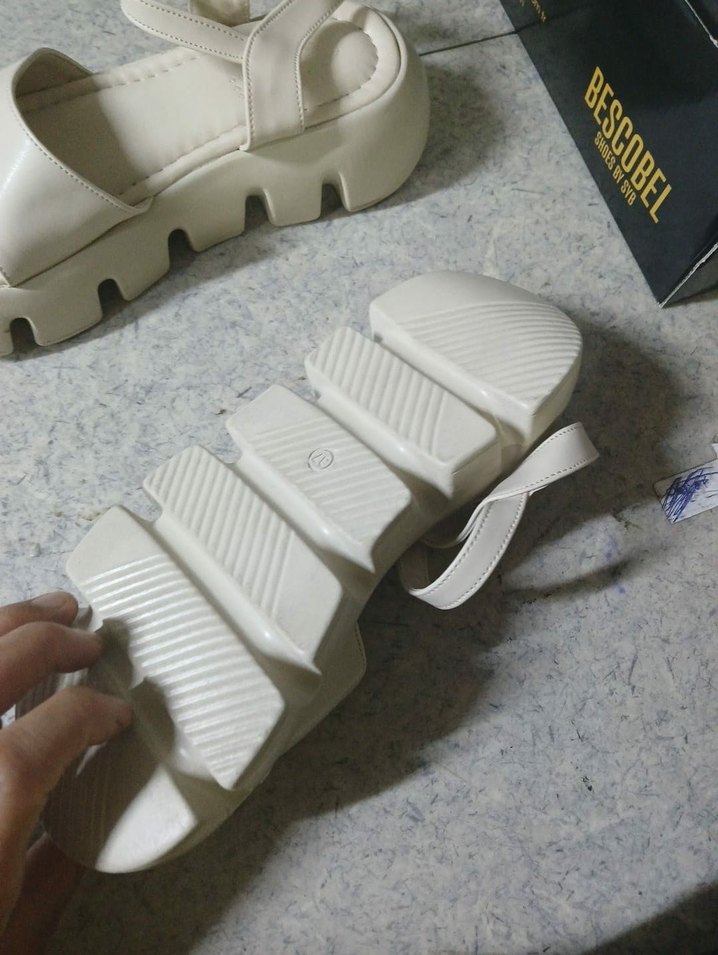 Tokalı Platform Topuklu Kadın Sandalet - Görsel 2