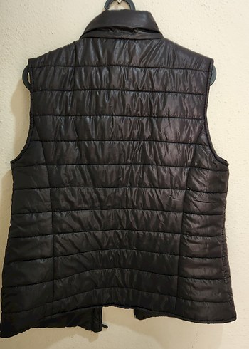 Siyah Fermuarlı Yüksek Yakalı Kadın Yelek - Görsel 2