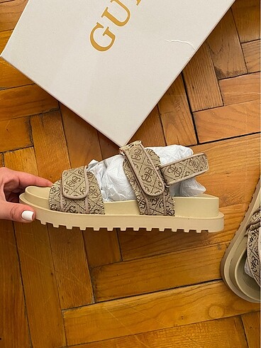 38 Beden camel Renk Guess sandalet