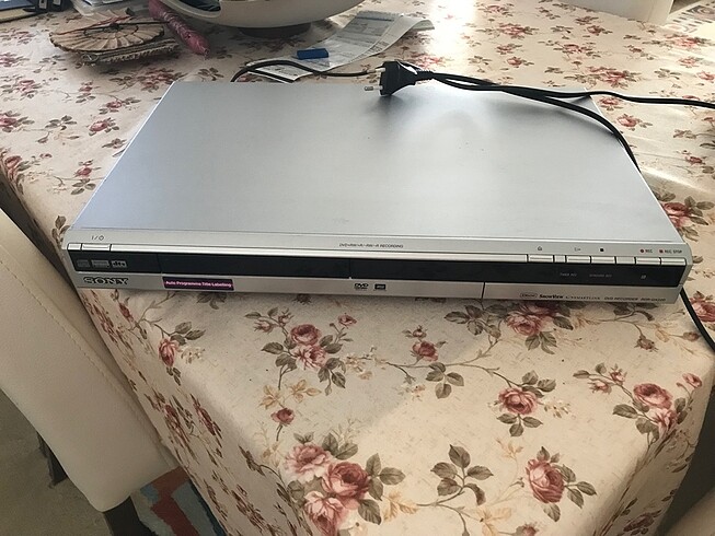 SONY marka DVD player oynatıcı ve kaydedici