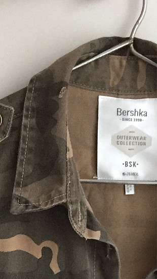 s Beden Bershka asker desenli ceket