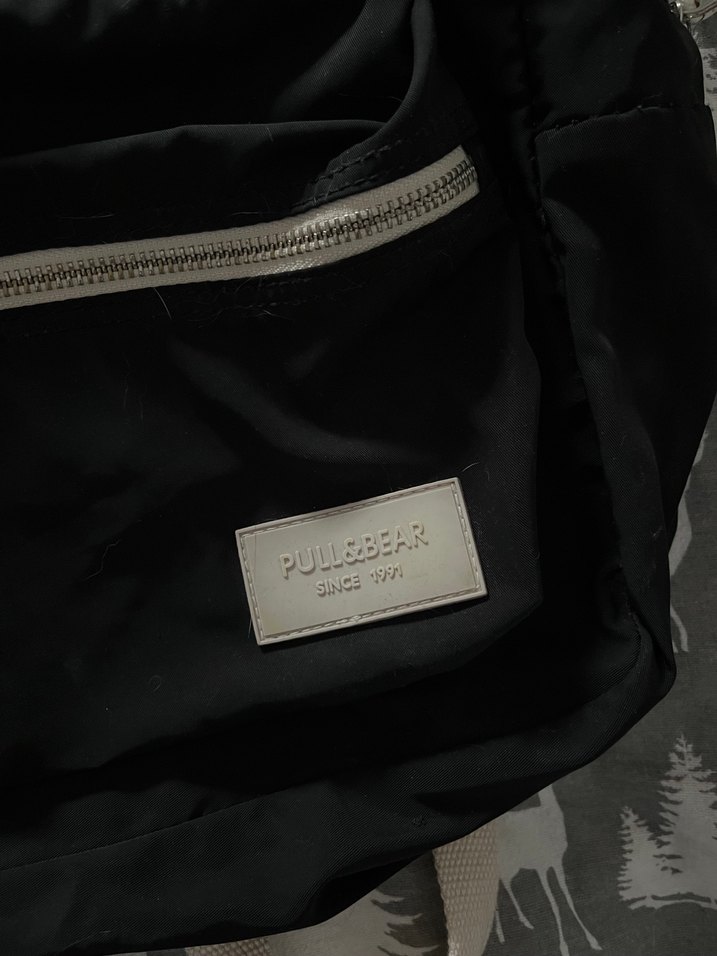 Pull&Bear siyah sırt çantası - Görsel 2