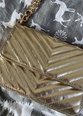 Bershka Zincir Detaylı Altın Kadın Deri Çanta - Görsel 2