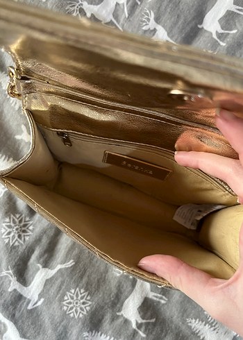 Bershka Zincir Detaylı Altın Kadın Deri Çanta - Görsel 7