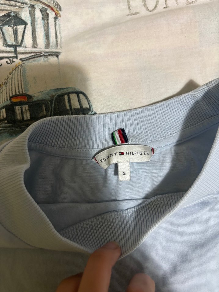 Tommy Hilfiger Erkek Gri Kısa Kollu Tişört - Görsel 2