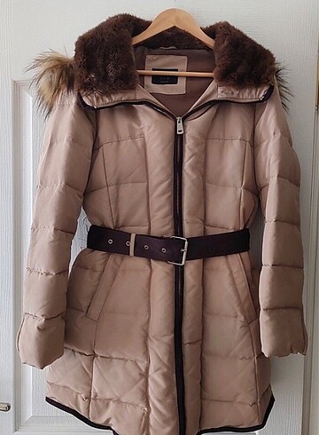 Zara Kapüşonlu Kemerli Mont