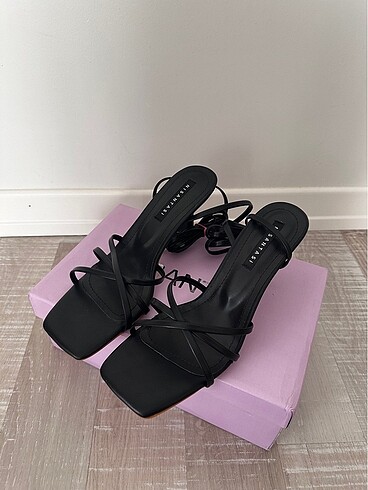 38 Beden Nişantaşı Shoes Siyah Bilek Bağlı Topuklu Sandalet