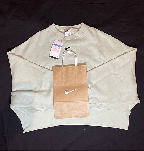 Nike Collection Essentials Sweatshirt