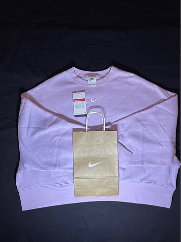 Nike Nike Collection Essentials Sweatshirt