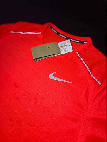 m Beden kırmızı Renk Nike Dri-Fit Miller Tişört