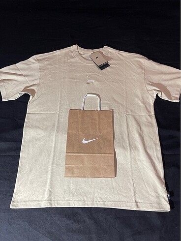 Nike Nike Premium Essentials Short-Sleeve Erkek Tişört