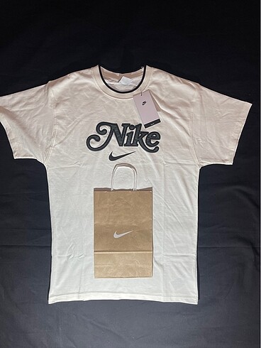 Nike Trend Graphic Short-Sleeve Erkek Tişört
