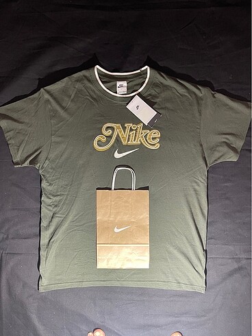 Nike Trend Graphic Short-Sleeve Tişört