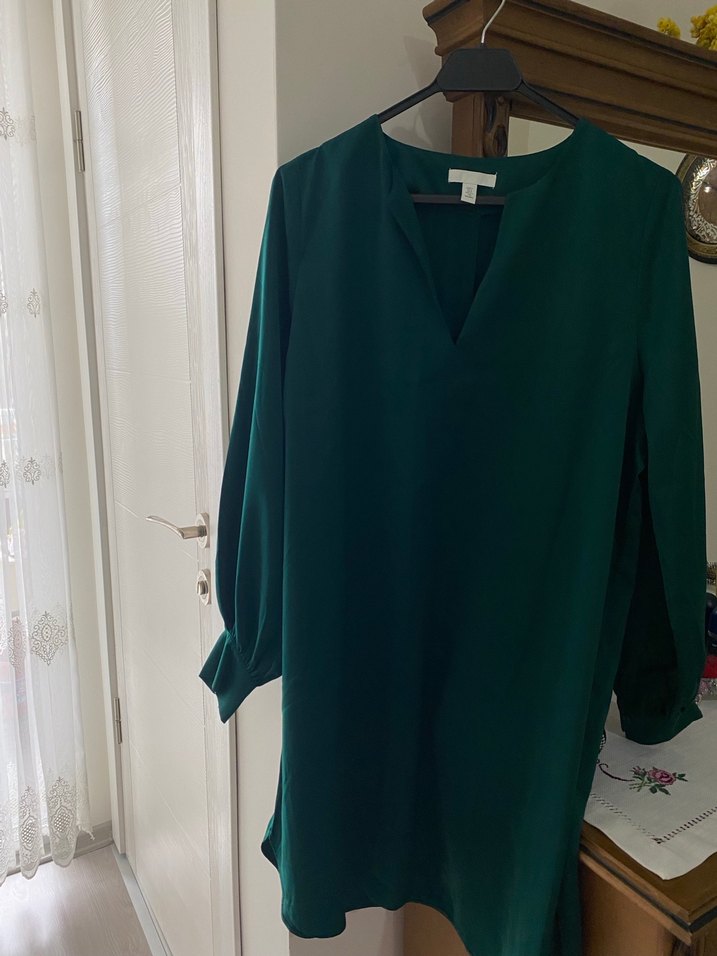 Uzun Kollu V Yakalı Yeşil Midi Tunik - Görsel 2