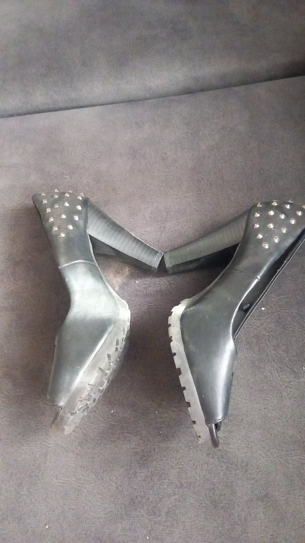 Siyah Parlak Deri Gotik Topuklu Ayakkabı - Görsel 2