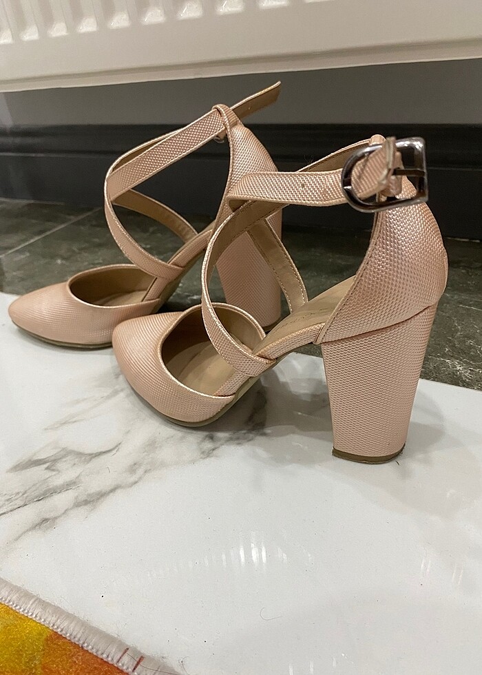 Topuklu ayakkabı - Görsel 3