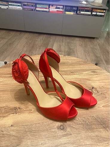 Kırmızı saten 10cm topuklu ayakkabı