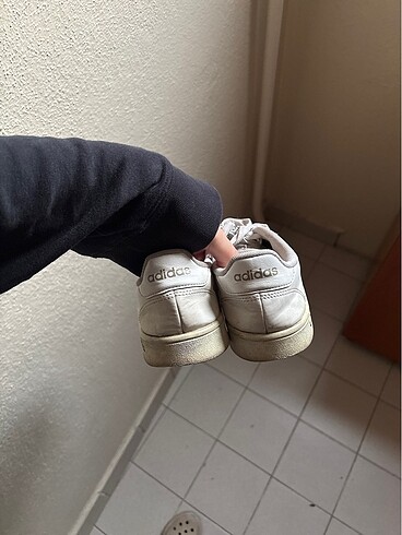 40 Beden beyaz Renk Adidas Ayakkabı