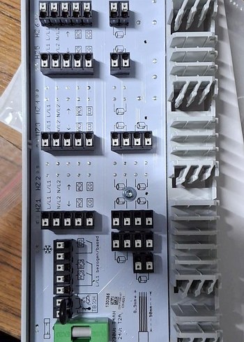  Beden Fraenkische Terminal Kutusu 230v 6 Zone Standart