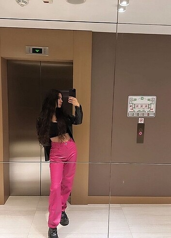 Pembe deri pantolon