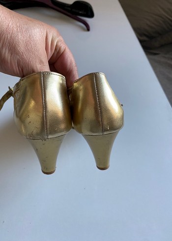 Diğer Diger Altın Renk Dantel Detaylı Kadın Topuklu Ayakkabı