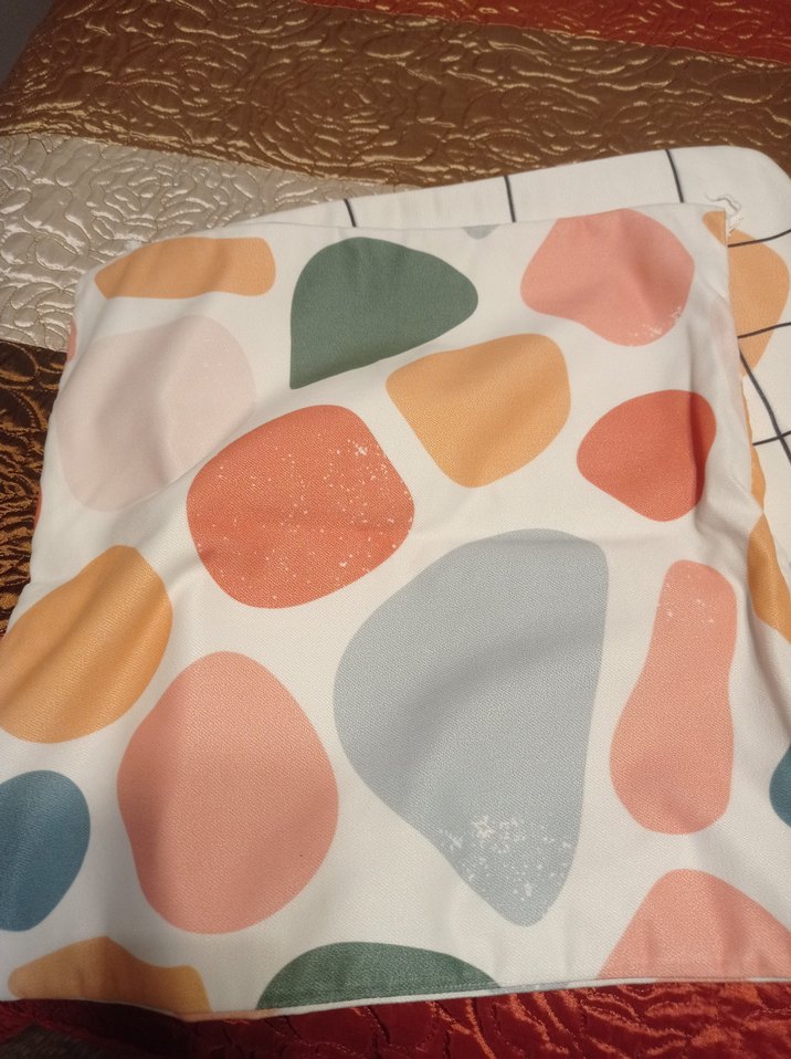 Çok Renkli Modern Baskılı Kırlent Kılıfı - Görsel 2