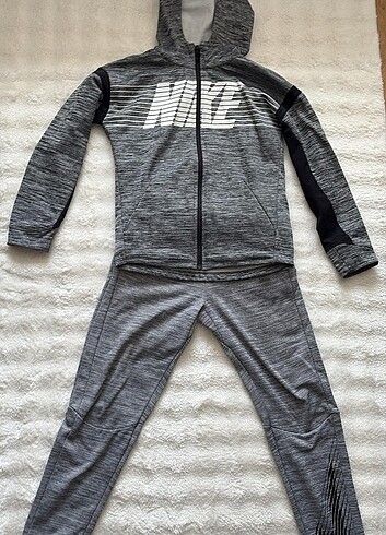 Nike eşofman takımi 